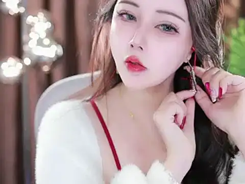 Qiaoqiao  online show from 03.05.25