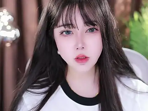 Qiaoqiao  online show from 03.08.25