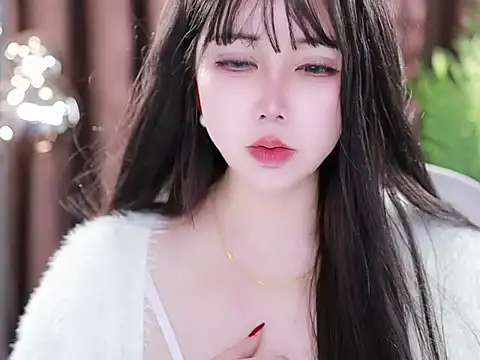 Qiaoqiao  online show from 03.08.25