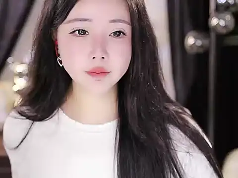 Qiaoqiao  online show from 10.02.25