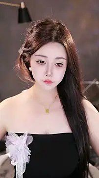 Qiaoqiao  online show from 10.21.25