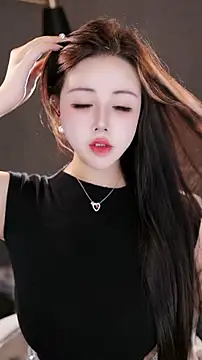 Qiaoqiao  online show from 10.25.25