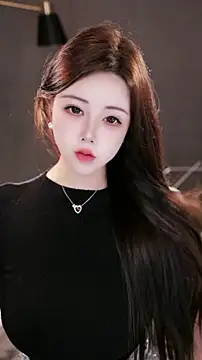 Qiaoqiao  online show from 10.26.25