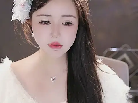 Qiaoqiao  online show from 12.03.25