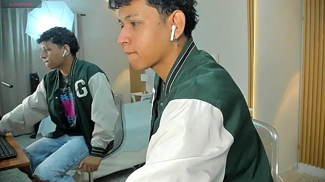 Snapshot of axel_ps chatting on 09.24.25 axel ps online show from 09.24.25