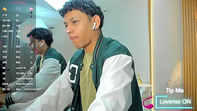 Snapshot of axel_ps chatting on 09.26.25 axel ps online show from 09.26.25