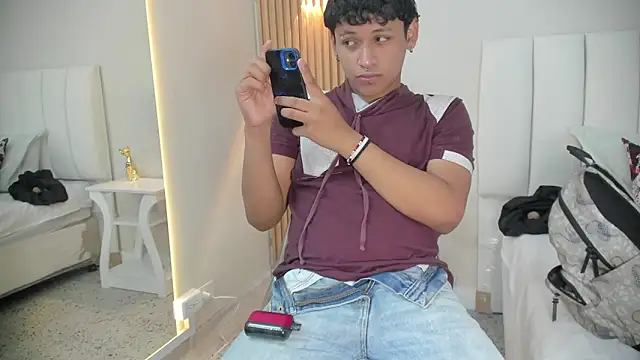 Snapshot of axel_ps chatting on 10.23.25 axel ps online show from 10.23.25