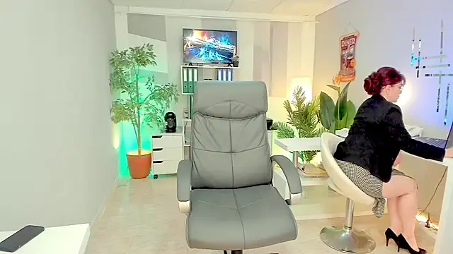 Snapshot of Butterflyblue_dream chatting on 02.13.25 Butterflyblue dream online show from 02.13.25