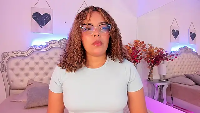 NiaColusi online show from 09.08.25