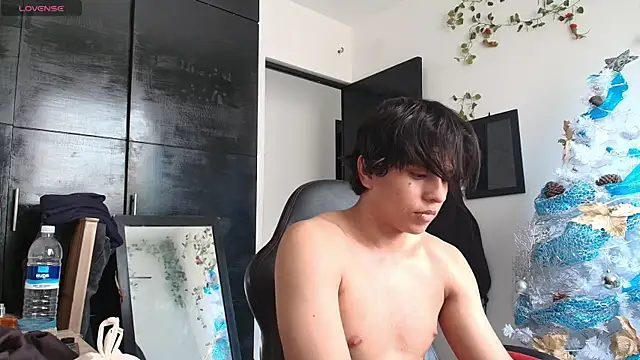 Snapshot of Haruto2001 chatting on 12.15.24 Haruto2001 online show from 12.15.24