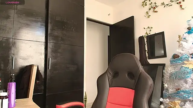 Snapshot of Haruto2001 chatting on 12.16.24 Haruto2001 online show from 12.16.24