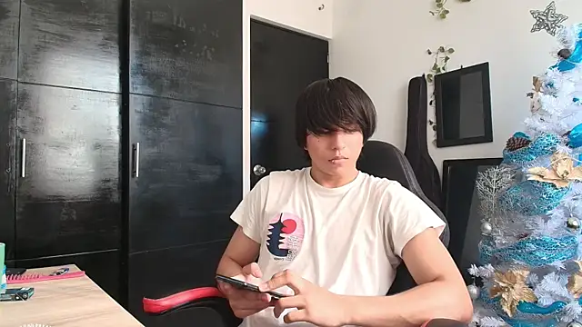 Snapshot of Haruto2001 chatting on 01.04.25 Haruto2001 online show from 01.04.25