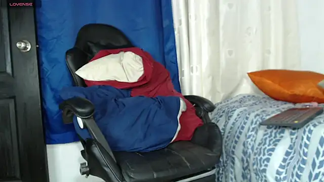 tizziano castillo  online show from 03.13.25