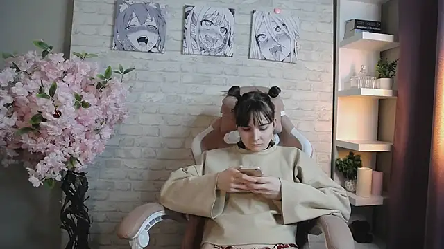 Snapshot of ManuTaya chatting on 12.28.24 ManuTaya online show from 12.28.24