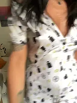 Snapshot of GrlAlice chatting on 01.27.25 GrlAlice online show from 01.27.25