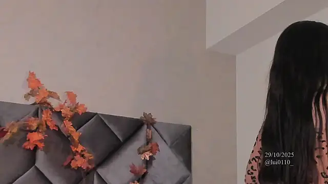 Luisa0110 online show from 10.29.25