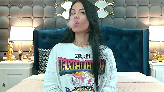 Snapshot of LeyaCass chatting on 12.29.24 LeyaCass online show from 12.29.24