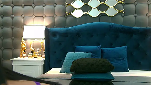 Snapshot of LeyaCass chatting on 01.15.25 LeyaCass online show from 01.15.25