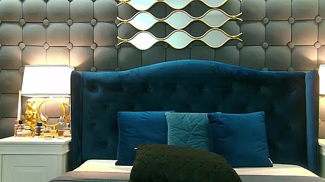 Snapshot of LeyaCass chatting on 01.24.25 LeyaCass online show from 01.24.25