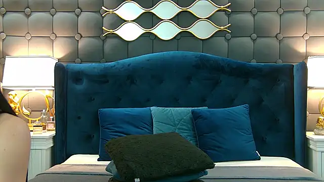 Snapshot of LeyaCass chatting on 01.26.25 LeyaCass online show from 01.26.25