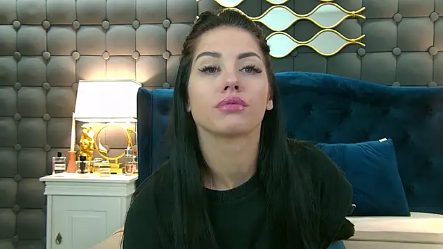 Snapshot of LeyaCass chatting on 02.02.25 LeyaCass online show from 02.02.25