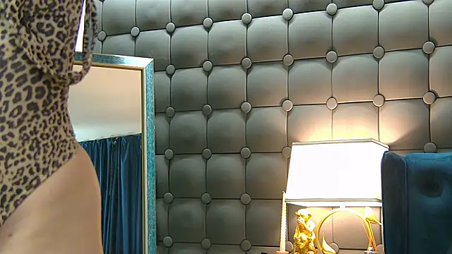 Snapshot of LeyaCass chatting on 02.02.25 LeyaCass online show from 02.02.25