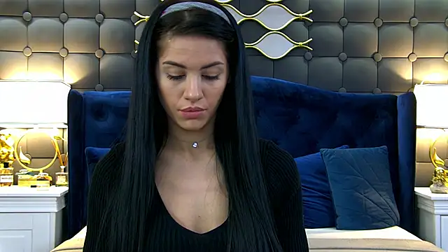 Snapshot of LeyaCass chatting on 03.04.25 LeyaCass online show from 03.04.25