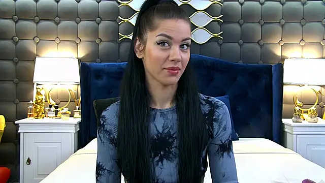 Snapshot of LeyaCass chatting on 03.15.25 LeyaCass online show from 03.15.25