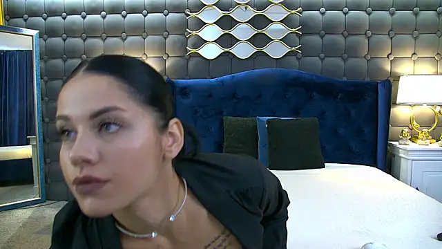 Snapshot of LeyaCass chatting on 09.17.25 LeyaCass online show from 09.17.25