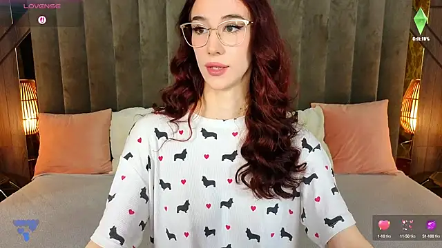 Snapshot of Evelyn_Rush chatting on 10.01.25 Evelyn Rush online show from 10.01.25