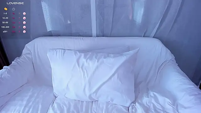 Snapshot of CutieEllie chatting on 12.30.24 CutieEllie online show from 12.30.24