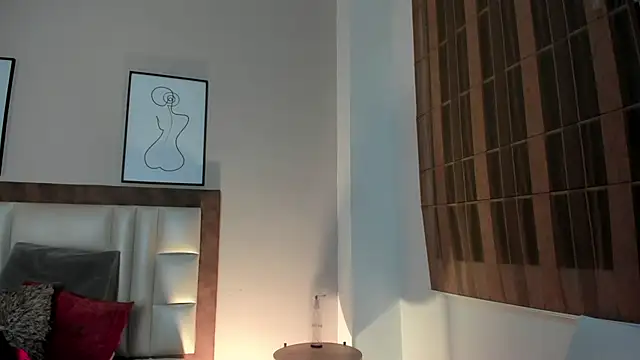 Snapshot of SabrinaWarrenn chatting on 01.28.25 SabrinaWarrenn online show from 01.28.25