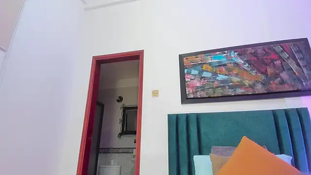 Snapshot of SabrinaWarrenn chatting on 02.14.25 SabrinaWarrenn online show from 02.14.25