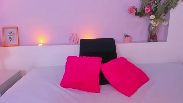 Snapshot of AmyBarton02 chatting on 12.14.24 AmyBarton02 online show from 12.14.24