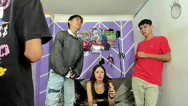 Snapshot of Fresahot2005 chatting on 12.11.24 Fresahot2005 online show from 12.11.24