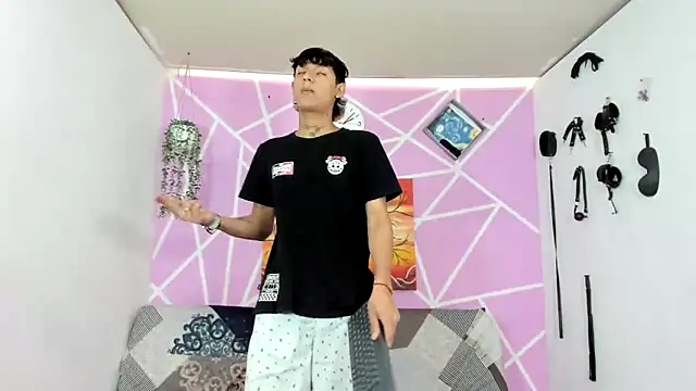 Snapshot of Fresahot2005 chatting on 02.04.25 Fresahot2005 online show from 02.04.25