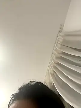 amirahylerr online show from 10.31.25