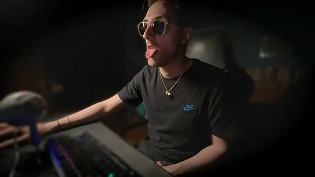 Snapshot of Stefisexy91 chatting on 10.16.25 Stefisexy91 online show from 10.16.25