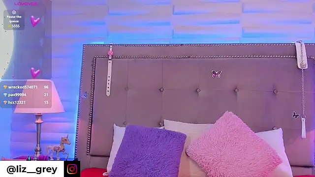 Liz grey  online show from 01.08.25