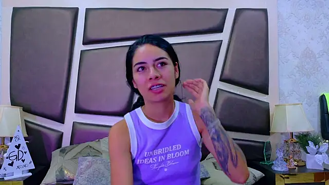 NicoleEsposito online show from 05.08.26