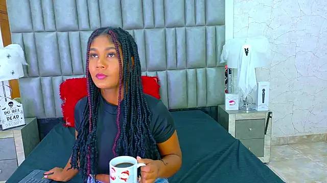 Snapshot of AlisonJaimes chatting on 10.08.25 AlisonJaimes online show from 10.08.25