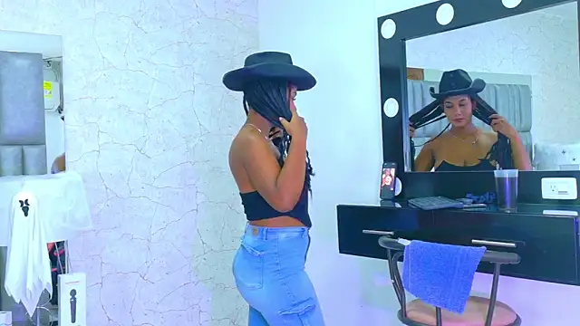 Snapshot of AlisonJaimes chatting on 10.09.25 AlisonJaimes online show from 10.09.25