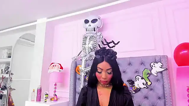 HaileeRoberts online show from 10.31.25