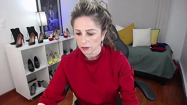 Victoria collins 1 online show from 01.08.25