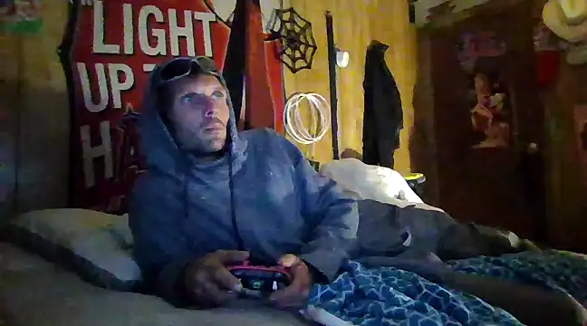 Snapshot of luke_thighwalker2469 chatting on 12.21.24 luke thighwalker2469 online show from 12.21.24