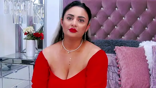 Snapshot of MayaJansen chatting on 12.14.24 MayaJansen online show from 12.14.24