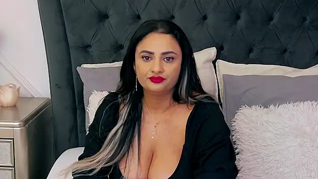 Snapshot of MayaJansen chatting on 12.27.24 MayaJansen online show from 12.27.24