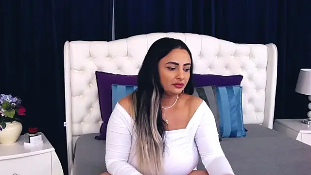 Snapshot of MayaJansen chatting on 01.27.25 MayaJansen online show from 01.27.25
