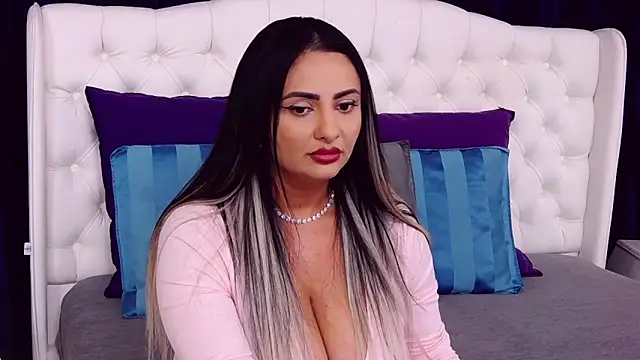 Snapshot of MayaJansen chatting on 02.07.25 MayaJansen online show from 02.07.25