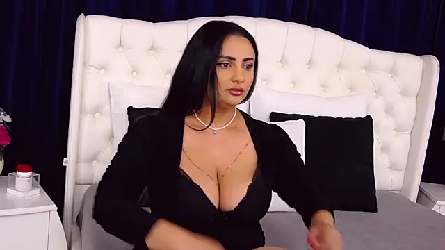 Snapshot of MayaJansen chatting on 03.05.25 MayaJansen online show from 03.05.25